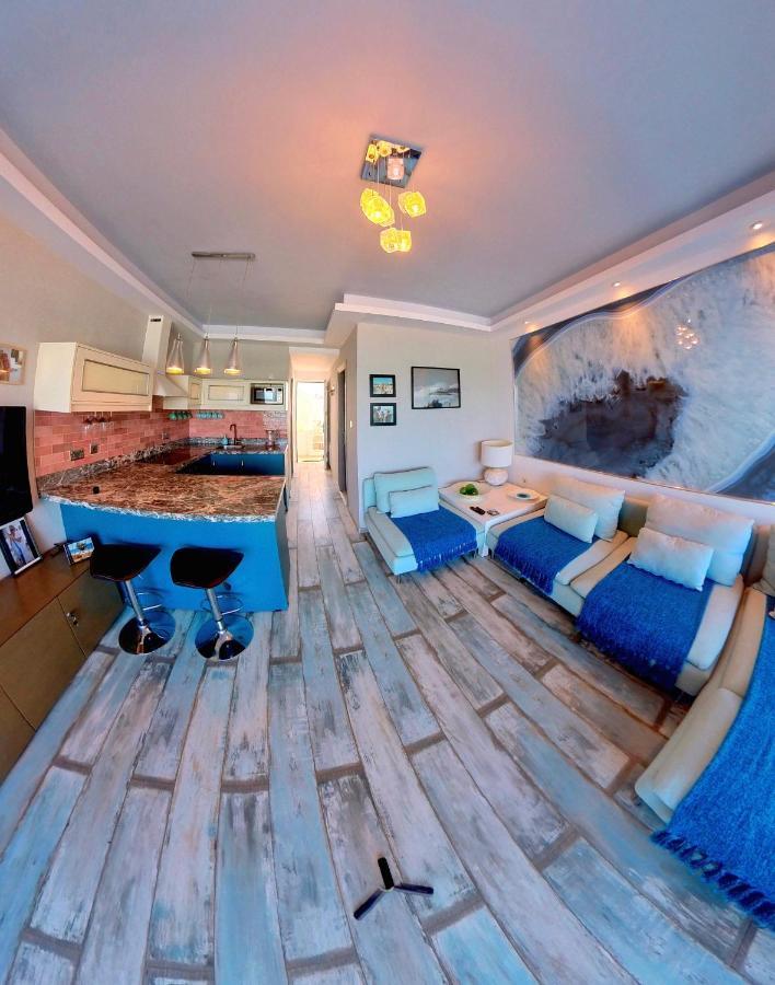 Deluxe Beach Apartment- Sleeps 2 & Private Terrace ฮารากิ ภายนอก รูปภาพ